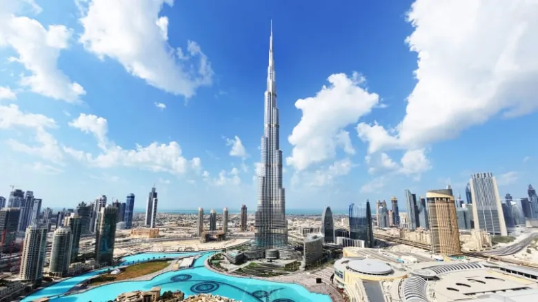 Panoramatický pohled na Dubaj s Burj Khalifou