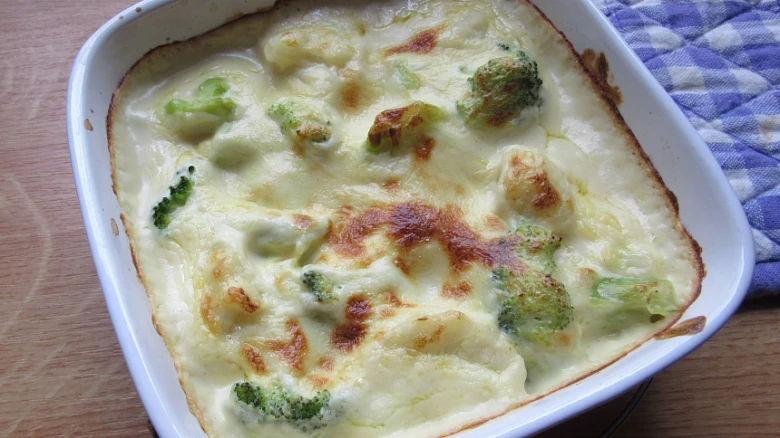 Broccoli gratin with béchamel sauce
