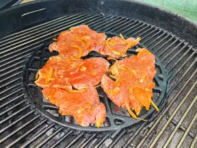 Marinovaná krkovice na pleteni v grilu