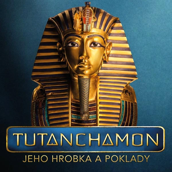 Zlatá maska faraona Tutanchamona na modrém pozadí.