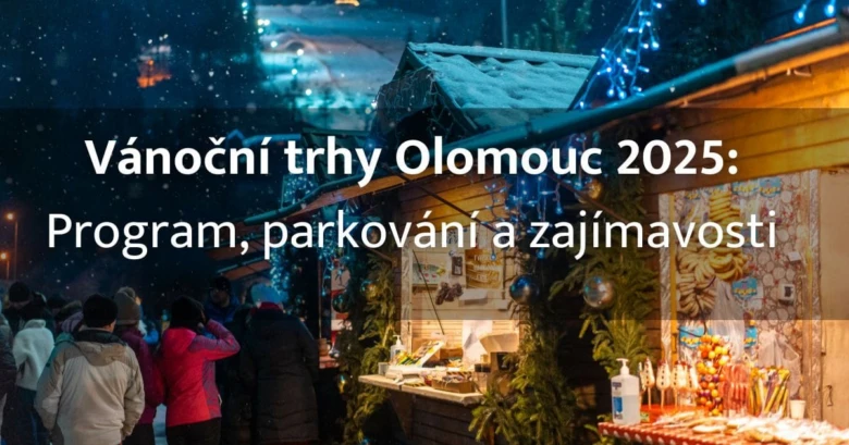Vánoční trhy v Olomouci s osvětlenými stánky a lidmi.