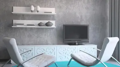 Modern obývací pokoj s tyrkysovou kobercem a bílým nábytkem.